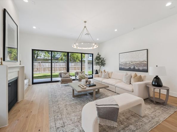 938 Gardenia Drive, Houston TX 77018