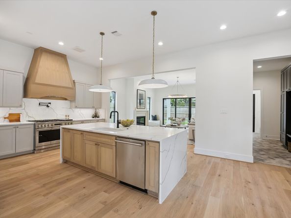 938 Gardenia Drive, Houston TX 77018