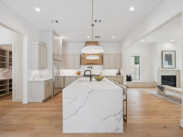 938 Gardenia Drive, Houston TX 77018