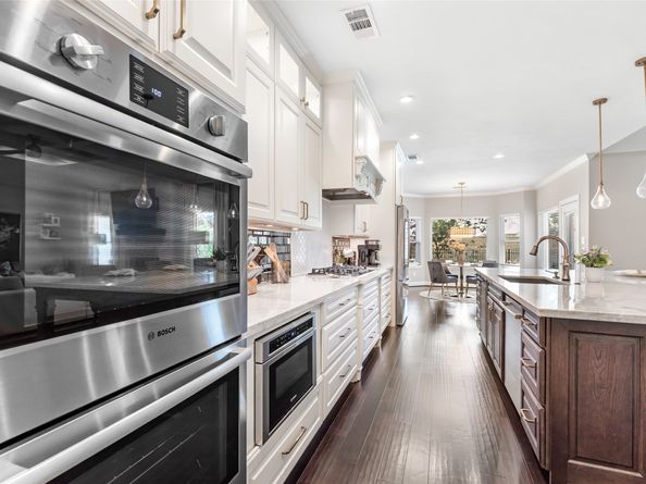 15 New Oak Trail, Humble TX 77346