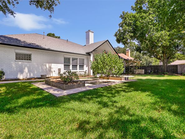 15 New Oak Trail, Humble TX 77346