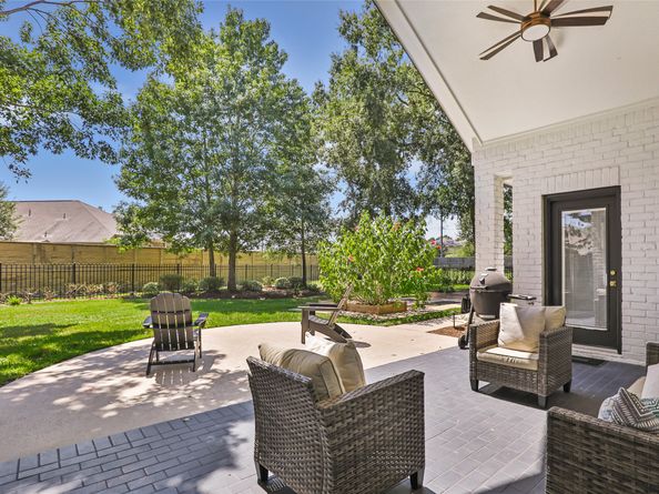 15 New Oak Trail, Humble TX 77346