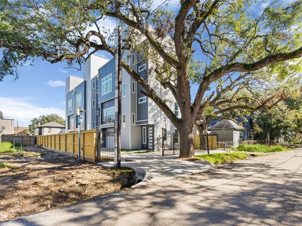 2709 Dennis Street, Houston TX 77004