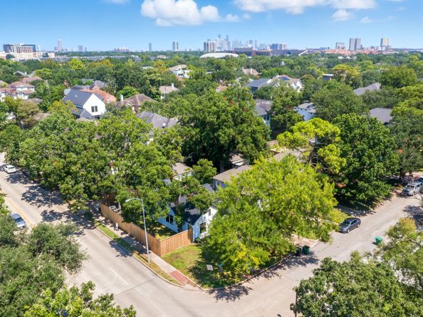 2538 Southgate Boulevard, Houston TX 77030
