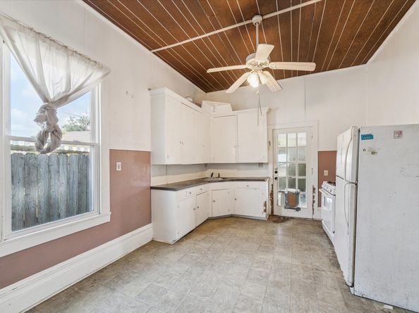 5011 Walker Street, Houston TX 77023