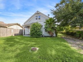 5011 Walker Street, Houston TX 77023