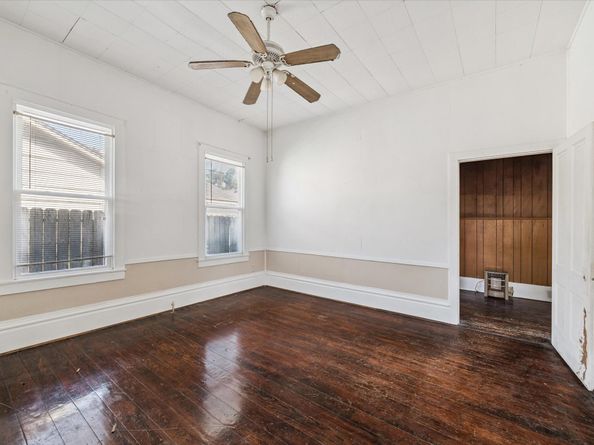 5011 Walker Street, Houston TX 77023