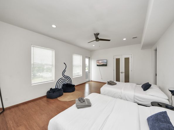 2011 Eagle Street, Houston TX 77004