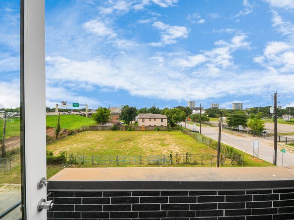 2011 Eagle Street, Houston TX 77004