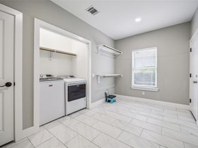 2219 Mckee Street, Houston TX 77009