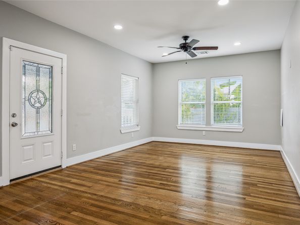 2219 Mckee Street, Houston TX 77009