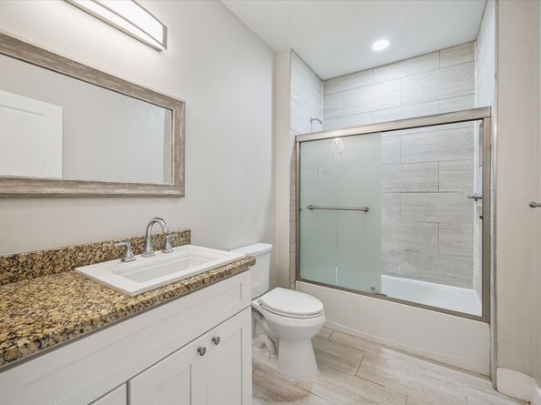 2219 Mckee Street, Houston TX 77009