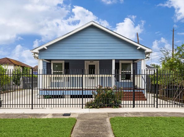 2219 Mckee Street, Houston TX 77009