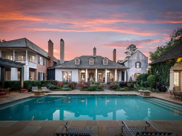 2 Grand Colonial Drive, The Woodlands TX 77382