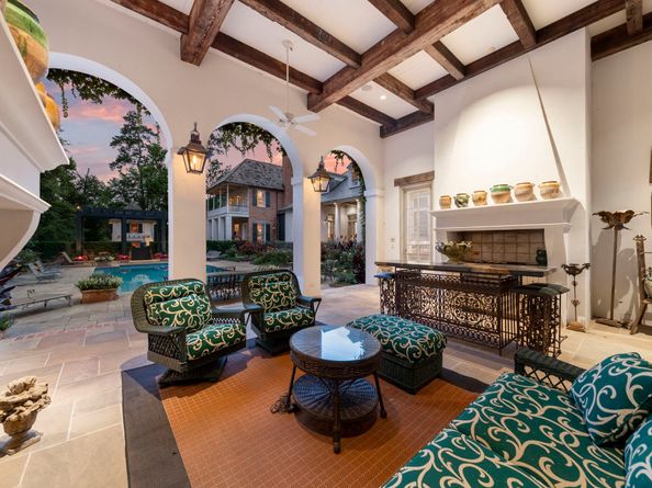 2 Grand Colonial Drive, The Woodlands TX 77382