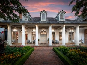 2 Grand Colonial Drive, The Woodlands TX 77382