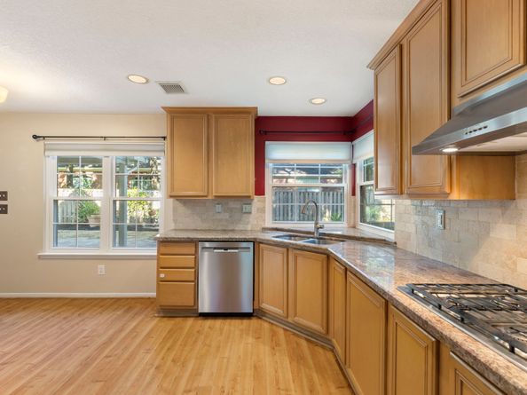 35 Dovewing Place, The Woodlands TX 77382