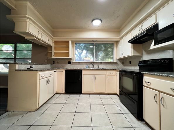 2075 Delphi Lane, Houston TX 77067