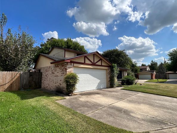 2075 Delphi Lane, Houston TX 77067