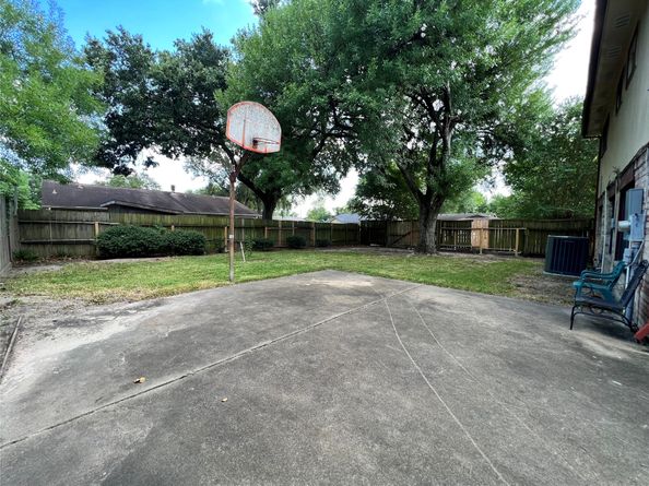 2075 Delphi Lane, Houston TX 77067
