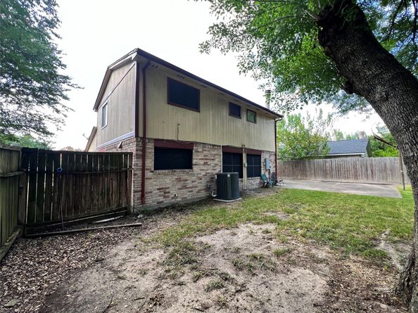 2075 Delphi Lane, Houston TX 77067