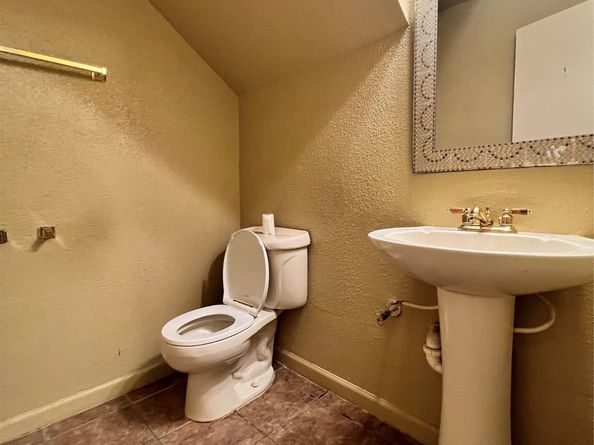 2075 Delphi Lane, Houston TX 77067