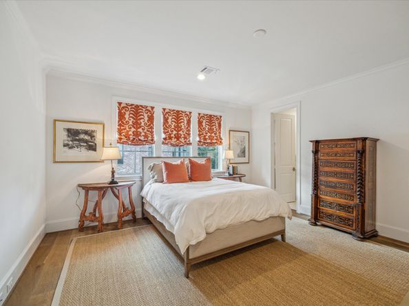 7 N Raintree Hollow Lane, Houston TX 77027