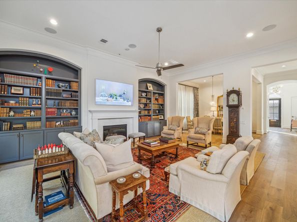 7 N Raintree Hollow Lane, Houston TX 77027