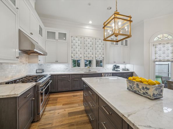 7 N Raintree Hollow Lane, Houston TX 77027