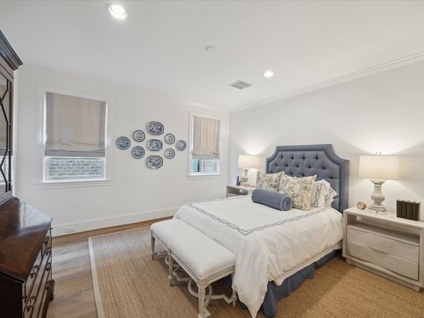 7 N Raintree Hollow Lane, Houston TX 77027