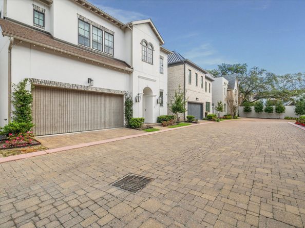 7 N Raintree Hollow Lane, Houston TX 77027