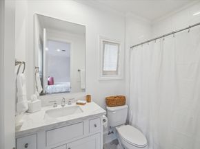 7 N Raintree Hollow Lane, Houston TX 77027