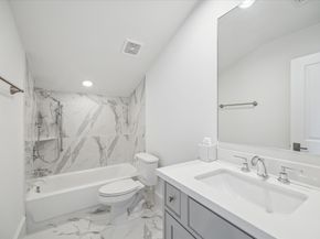 7 N Raintree Hollow Lane, Houston TX 77027