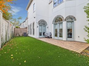 7 N Raintree Hollow Lane, Houston TX 77027