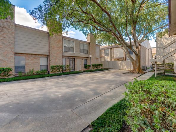 2110 Wilcrest Drive 239, Houston TX 77042