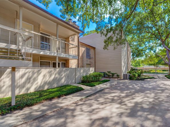 2110 Wilcrest Drive 239, Houston TX 77042