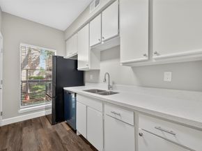 9707 Richmond Avenue 75, Houston TX 77042