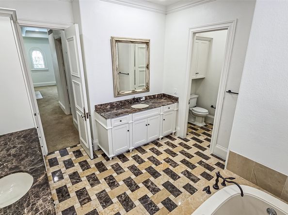 2821 Hood Street, Dallas TX 75219