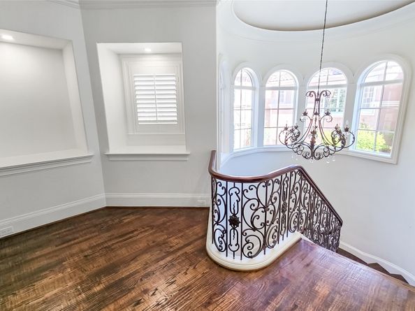 2821 Hood Street, Dallas TX 75219