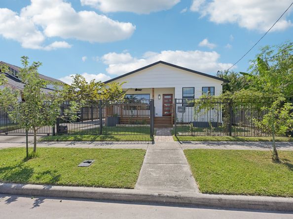 6718 Avenue L, Houston TX 77011