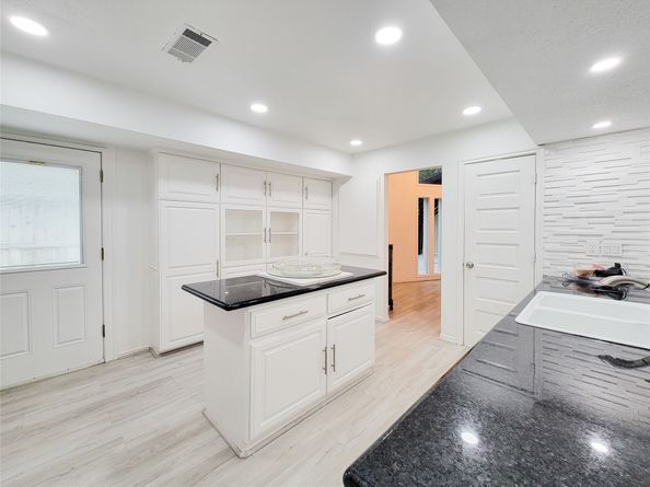 5654 Cheena, Houston TX 77096