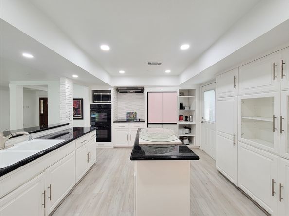 5654 Cheena, Houston TX 77096