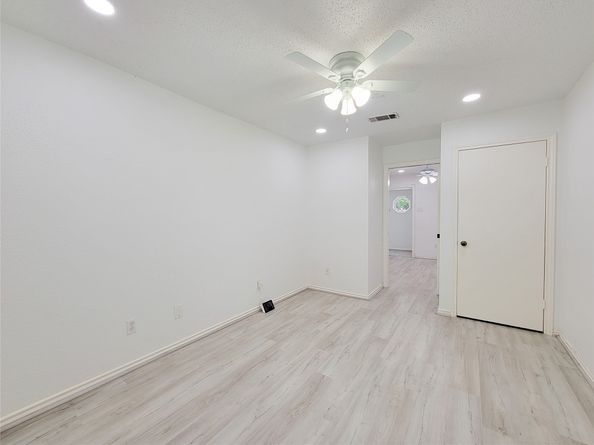 5654 Cheena, Houston TX 77096