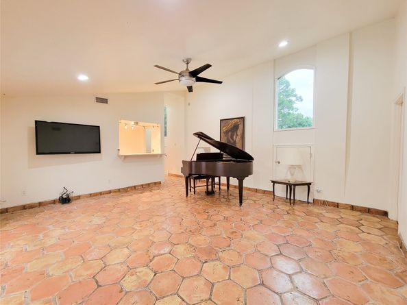 5654 Cheena, Houston TX 77096