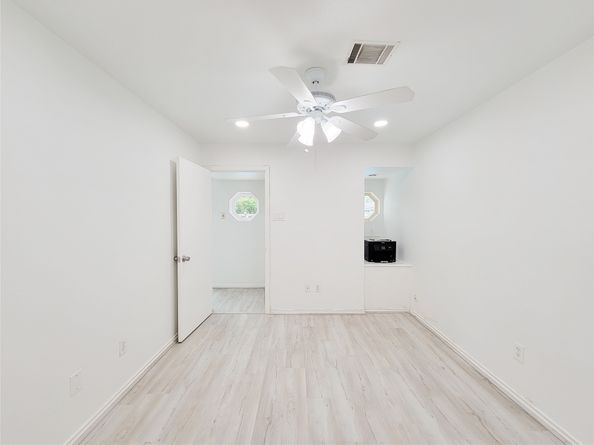 5654 Cheena, Houston TX 77096