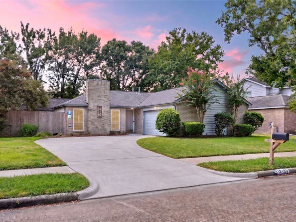 12135 Ella Lee Lane, Houston TX 77077