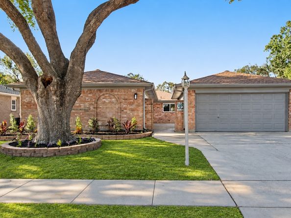 855 Silverpines Road, Houston TX 77062