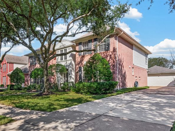 6411 Hidden Crest Way, Sugar Land TX 77479