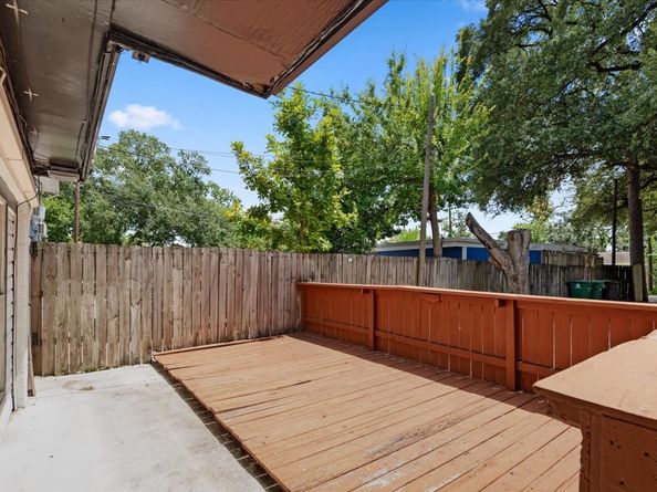 215 Caplin Street, Houston TX 77022