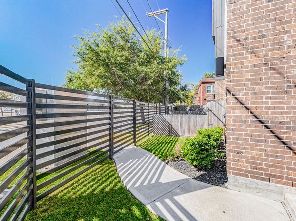 334 Eastwood Street, Houston TX 77011